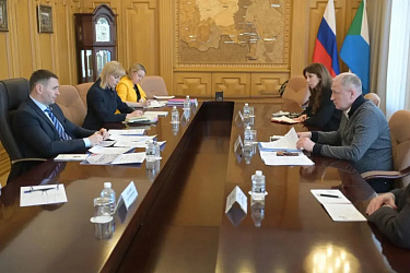 Дмитрий Демешин и первый замдиректора фонда "Росконгресс" Игорь Павлов обсудили подготовку к Российско-Китайскому форуму
